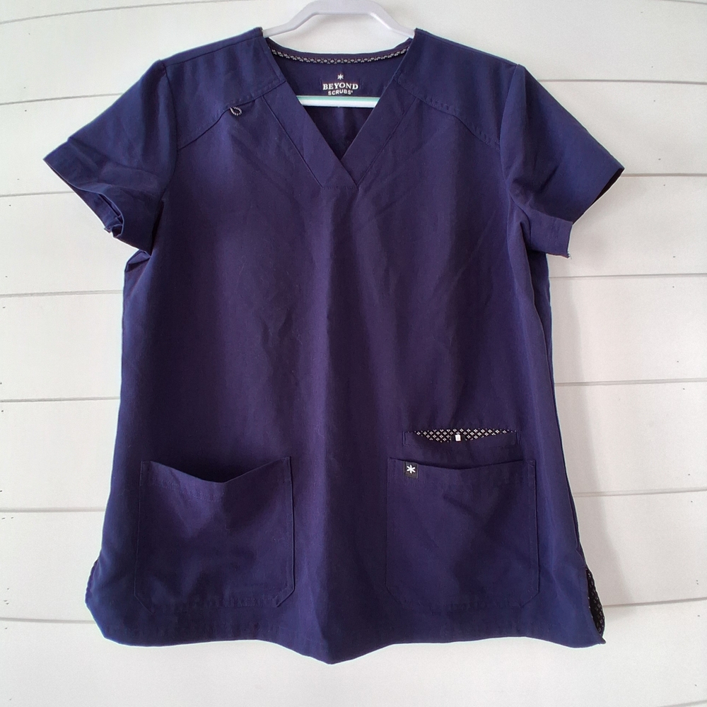 Women's Navy Blue Scrub Top Size Large Beyond Scrubs EUC